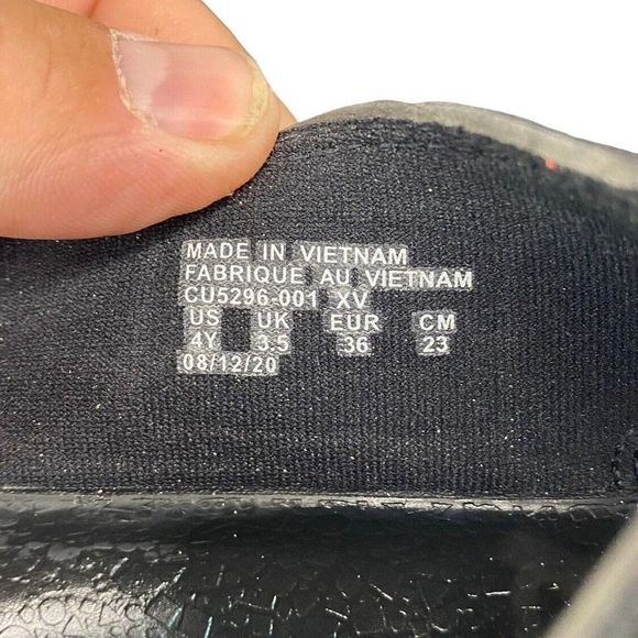 Nike Playscape Sandals Kids Size 4Y US Black Strappy Chunky Platform CU5296-001 - Picture 9 of 9